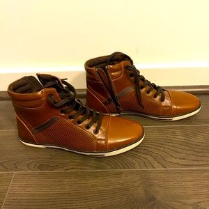 Reaction Kenneth Cole side zipper  sneakers